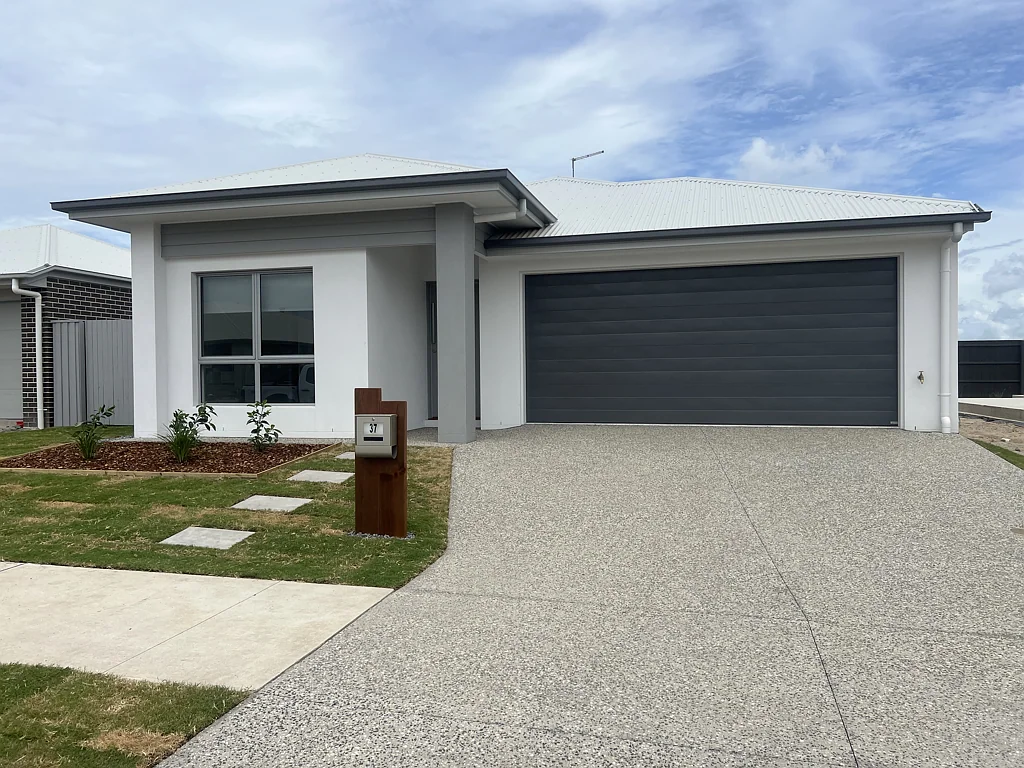 Modern 4-Bedroom Home in Banya