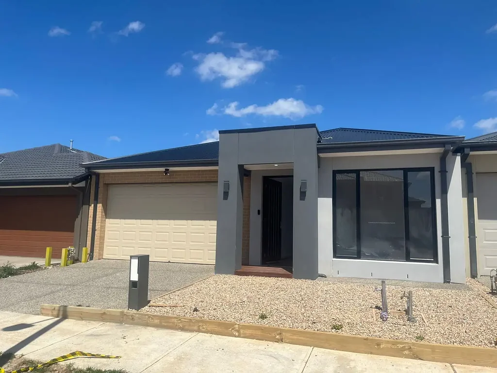 Modern Family Living in the Heart of Manor Lakes - 13 Brushton Street