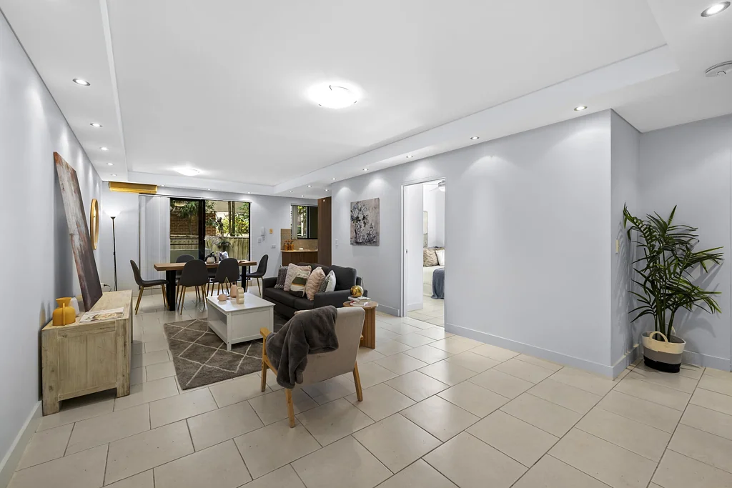 Strathfield 3房 Strathfield核心地带 三卧两卫公寓 私人门廊 主卧独卫 双排停车位 步行公园市场 Modern Convenience Meets Effortless Living
