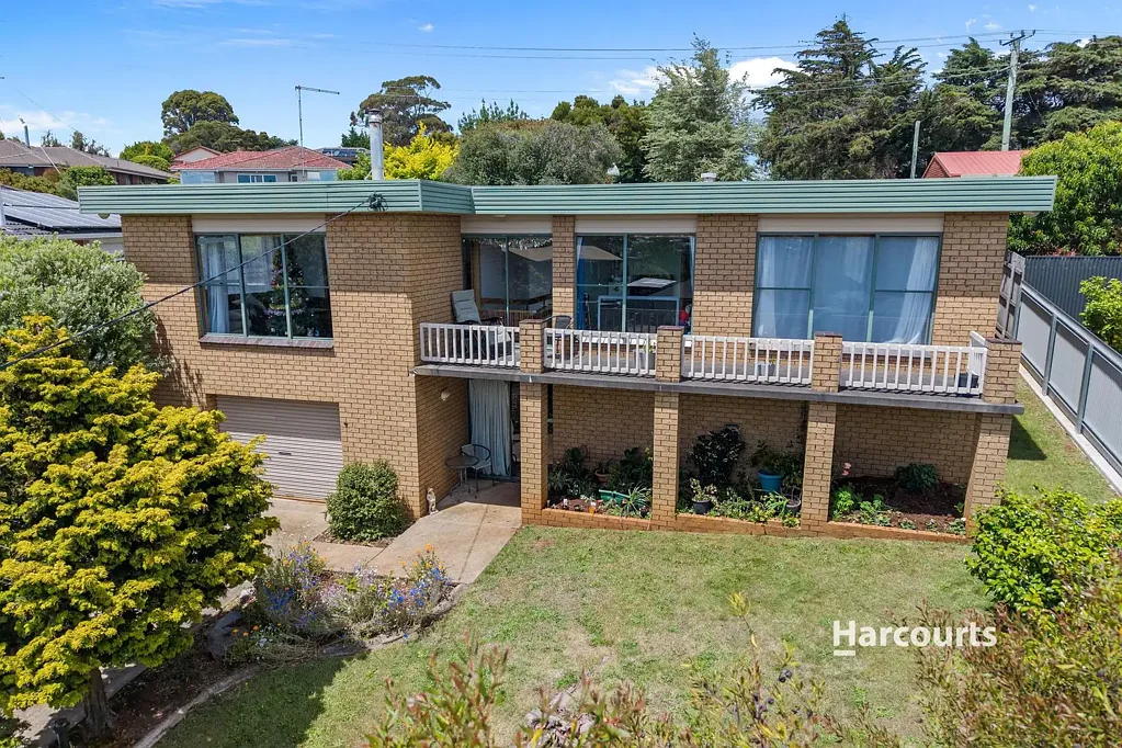 Miandetta 3 Bedroom Large Family Home