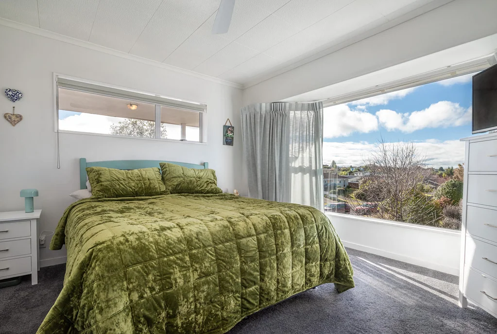 Nukuhau 3房  Stunning Lake Views – Priced to Sell
