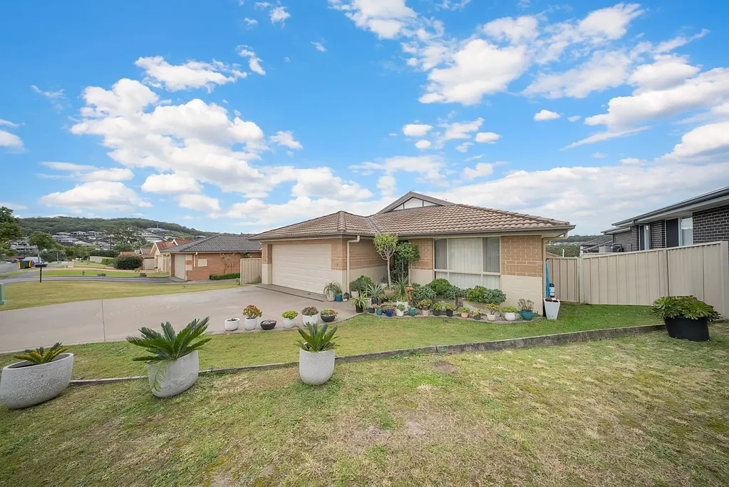 Cameron Park 4Moenga ELEVATED LOCATION + LEVEL HOME = BUY ME!!