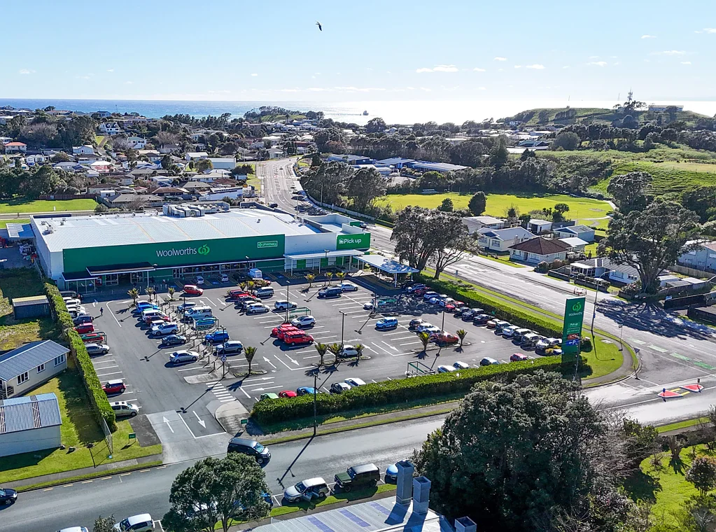 Spotswood Woolworths supermarket in prime location