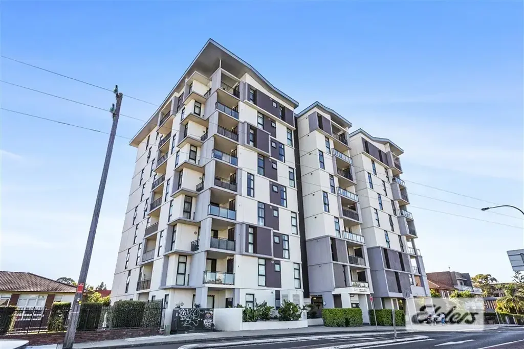 MODERN 1 BEDROOM APARTMENT. CLOSE TO ALL AMENITIES.