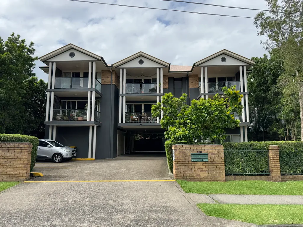 MODERN INNER-CITY LIVING - IN THE HEART OF WEST END