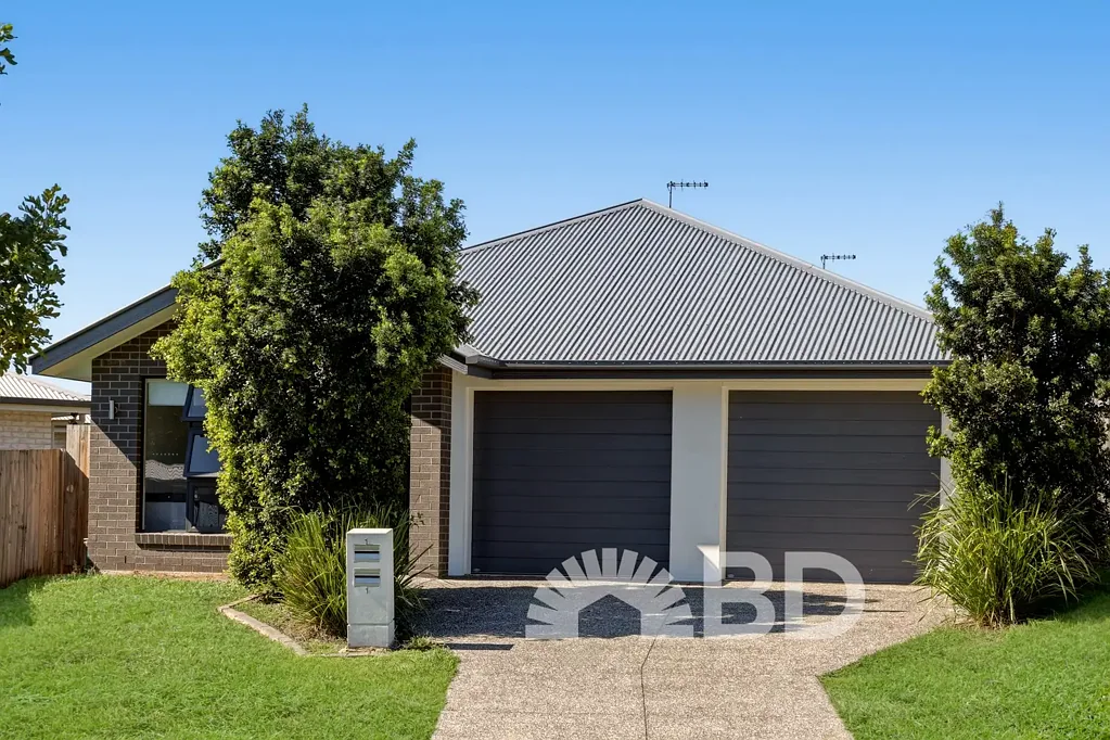 Morayfield 5房 【低维护双住投资，即刻回报】 Low-Maintenance Dual-Living Investment with Immediate Returns