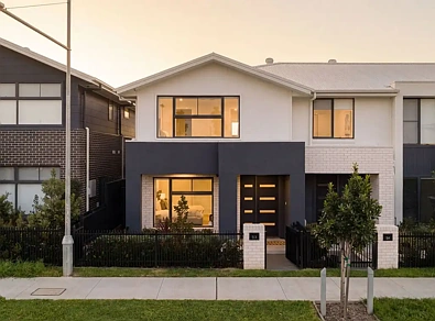 Oran Park 3房 Oran Park黄金地段 新建Eden Brae 无分摊费 宽敞厨房石材岛台 主卧套间带浴缸 太阳能双车库 近学校商圈 Near-New Eden Brae Home with Solar & Premium Finishes | Torrens Title!