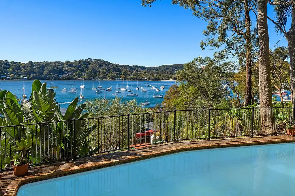 4 Bedroom Home with Stunning Pittwater Views