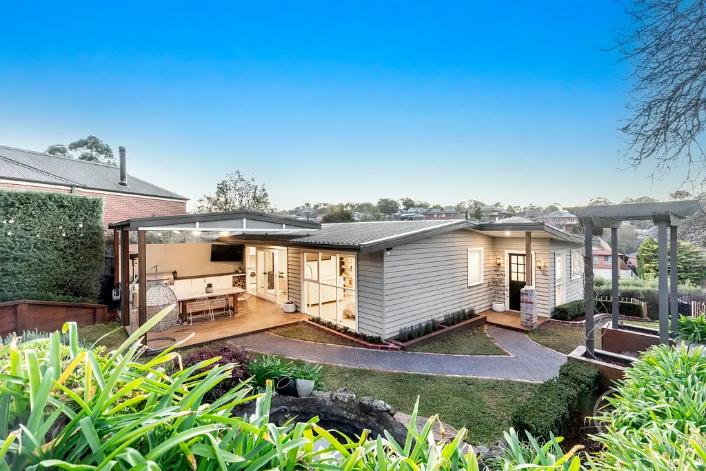 62 Grassy Flat Road, Diamond Creek, VIC 3089