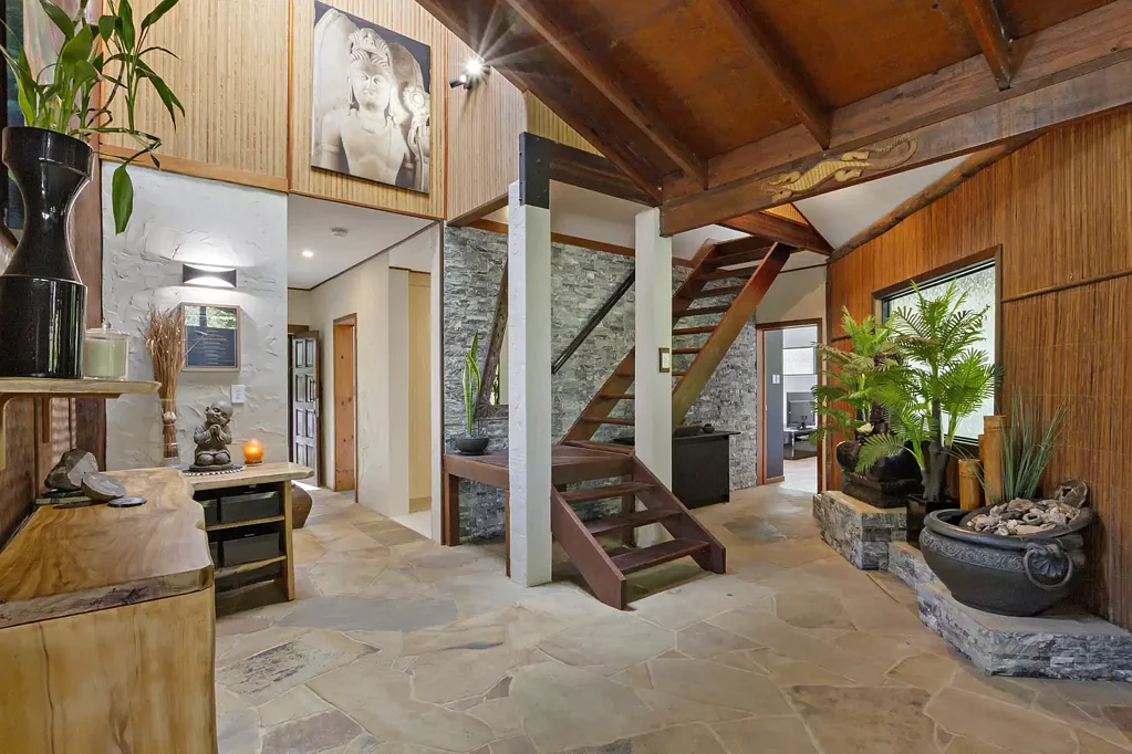 Dulguigan 4Moenga TIGHTLY HELD PRIVATE SANCTUARY