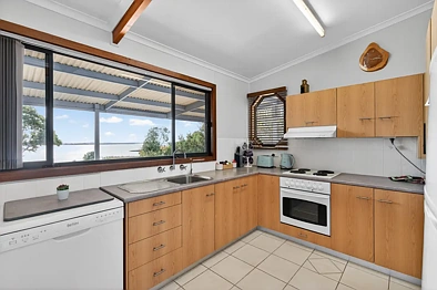101,103,105 Batson Parade, Hindmarsh Island, SA 5214, 4 Bedrooms, 1 Bathrooms, House