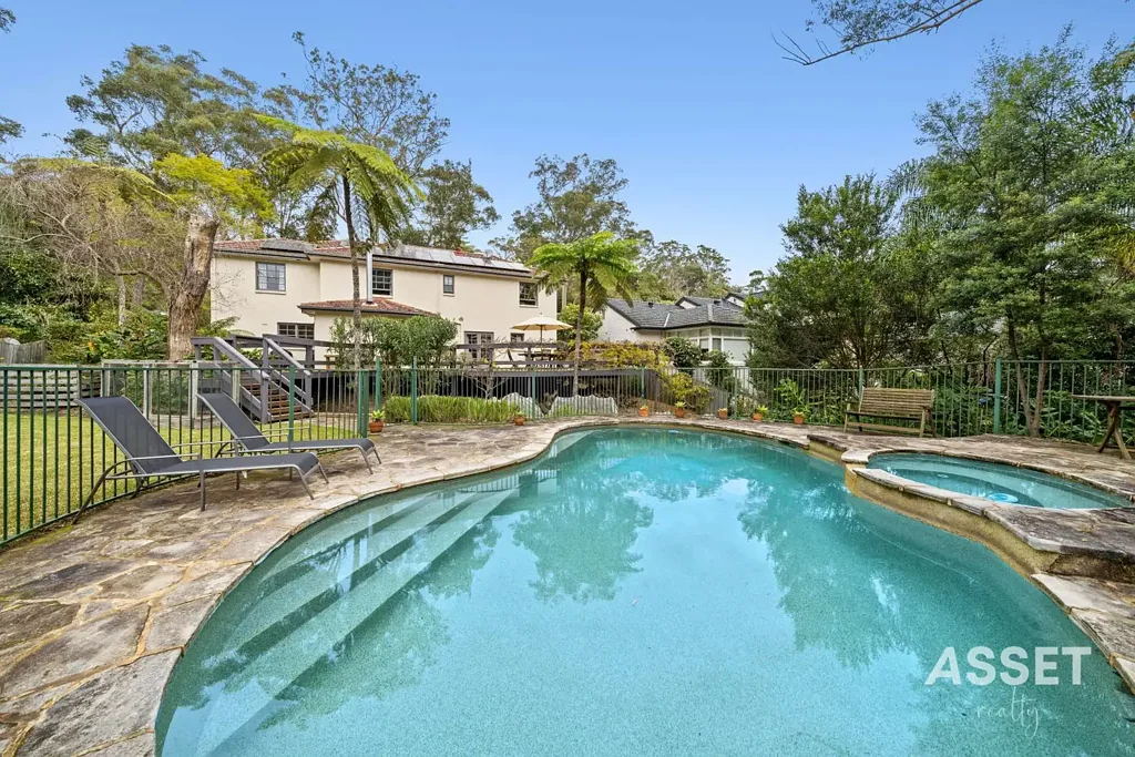 Furnished Family Home with Pool - East Side Location