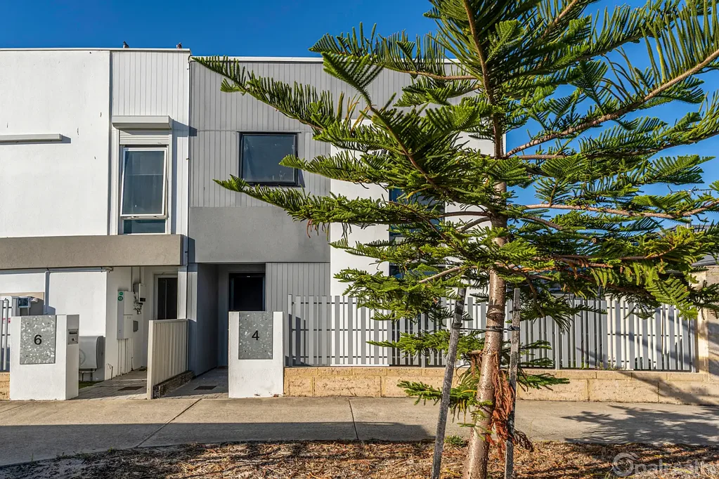 4 Ginrock Way, Golden Bay, WA 6174