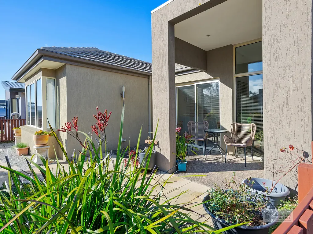 Wynyard 3 Bedroom Modern Unit - Secure Unit in Gated Complex