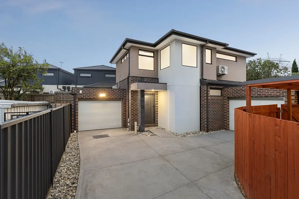 South Morang 2Zimmer Modern, Low-Maintenance & Wonderfully Connected - With No Body Corporate