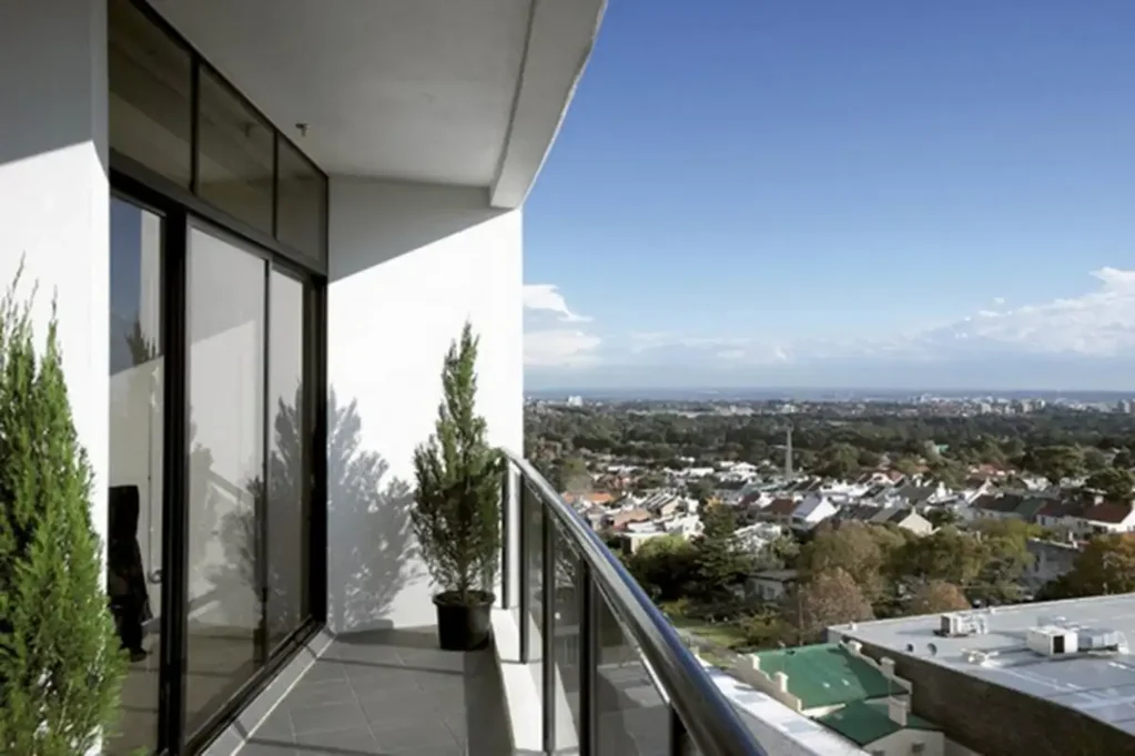 Bright & Spacious Bondi Junction Apartment