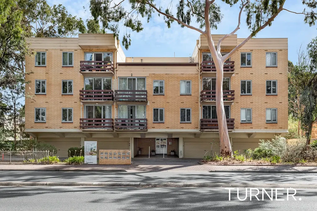 Modern and Spacious, Great Location