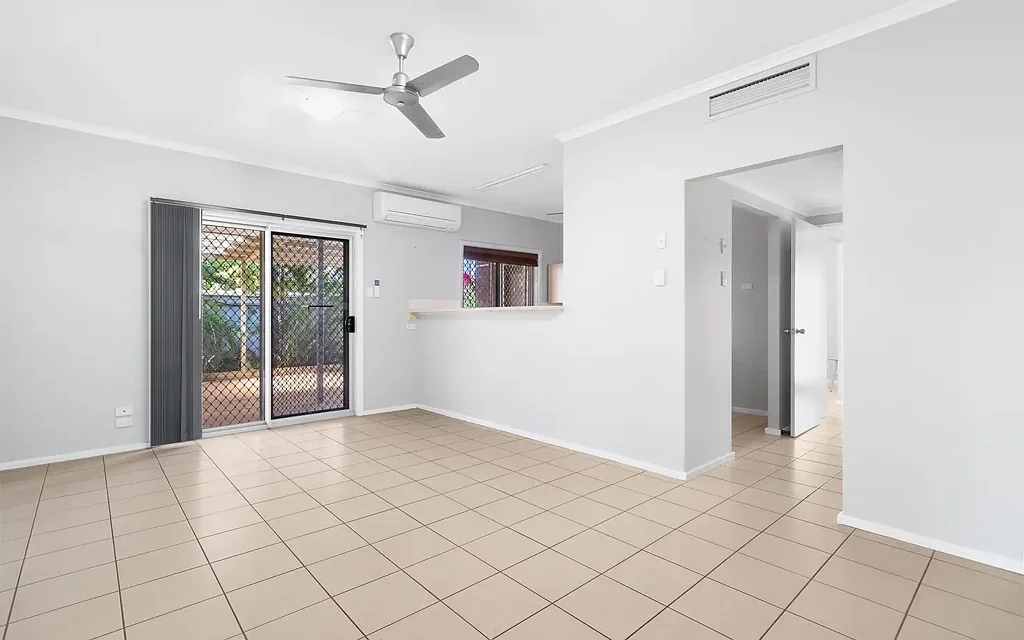 Neat & Comfortable 3x1 in Baynton