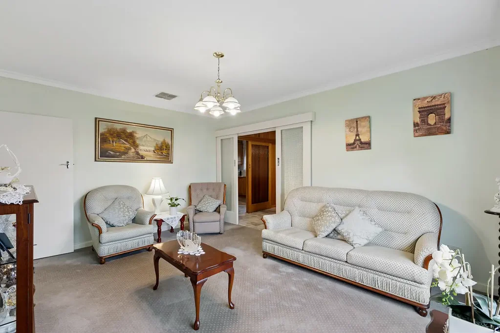 Campbelltown 3房  Irresistible Charming Solid Brick Home