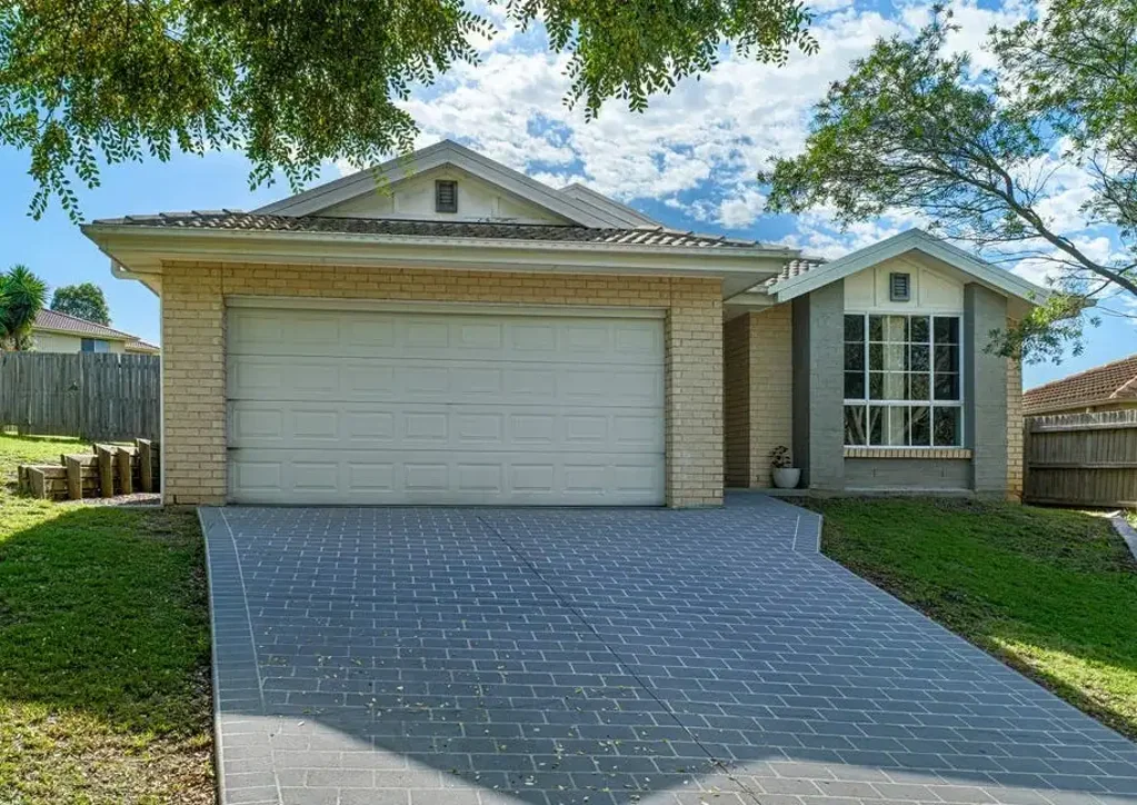 Four Bedroom Home in Aberglasslyn!