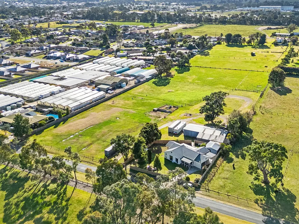 East Bairnsdale LIFESTYLE, BUSINESS & OPPORTUNITY ON 5 ACRES – JUST MINUTES FROM BAIRNSDAL