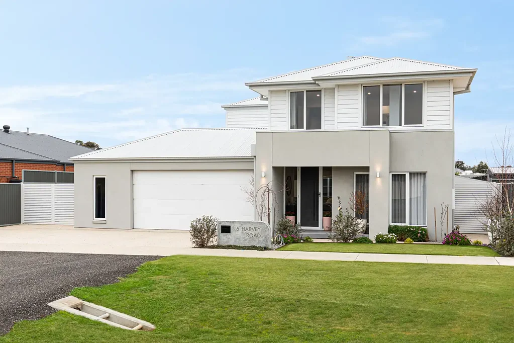 Bannockburn 4房  Sophisticated Family Living with Poolside Luxury