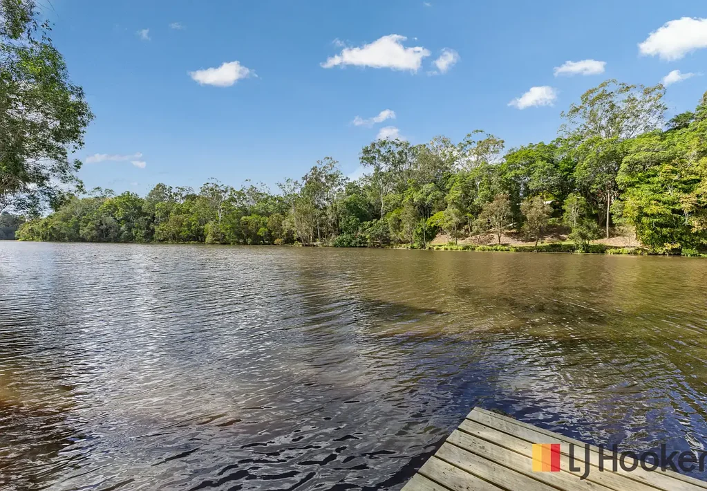 Howard 4房  Absolute Once-in-a-Lifetime Riverfront Lifestyle Opportunity
