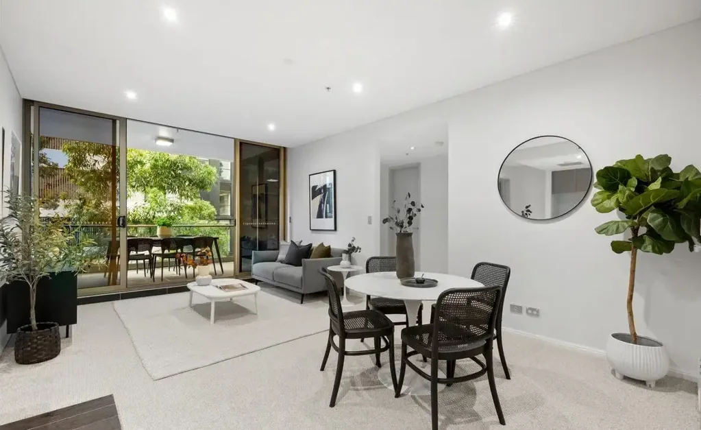 Exquisite Grand Apartment In Fantastic Location