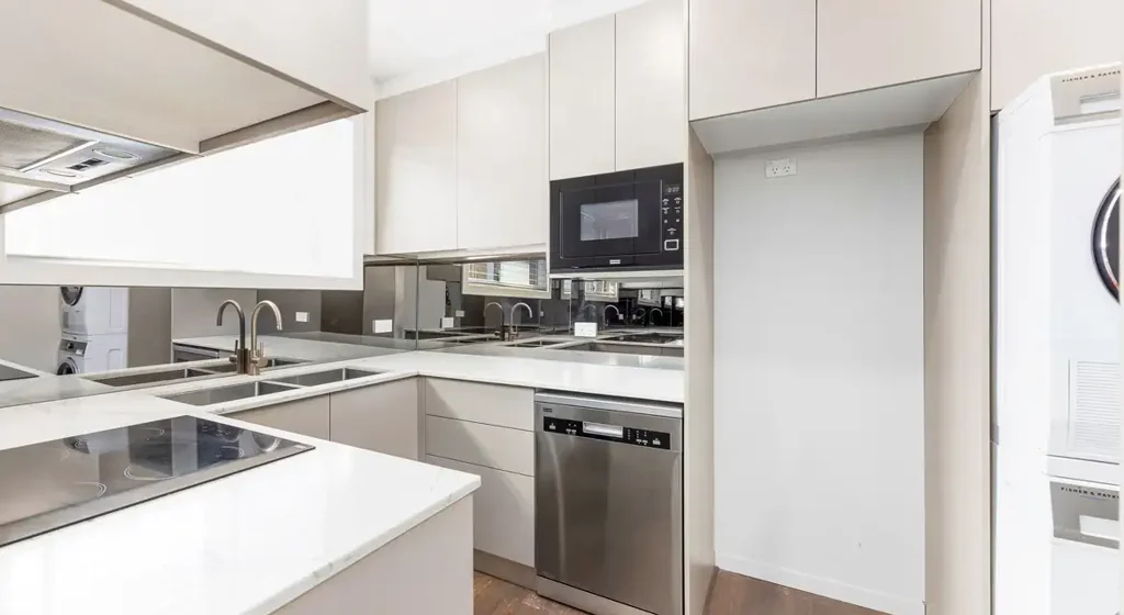 Modern 2 Bedroom Apartment in Stunning Location