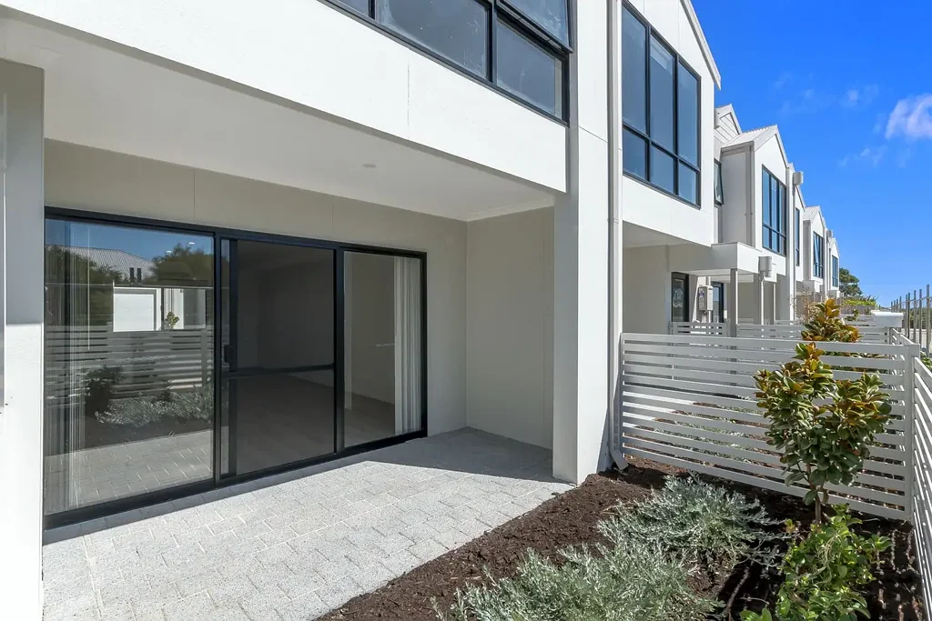 Girrawheen 3Phòng ngủ Modern Investment Opportunity in the Exclusive Blackmore Private Estate