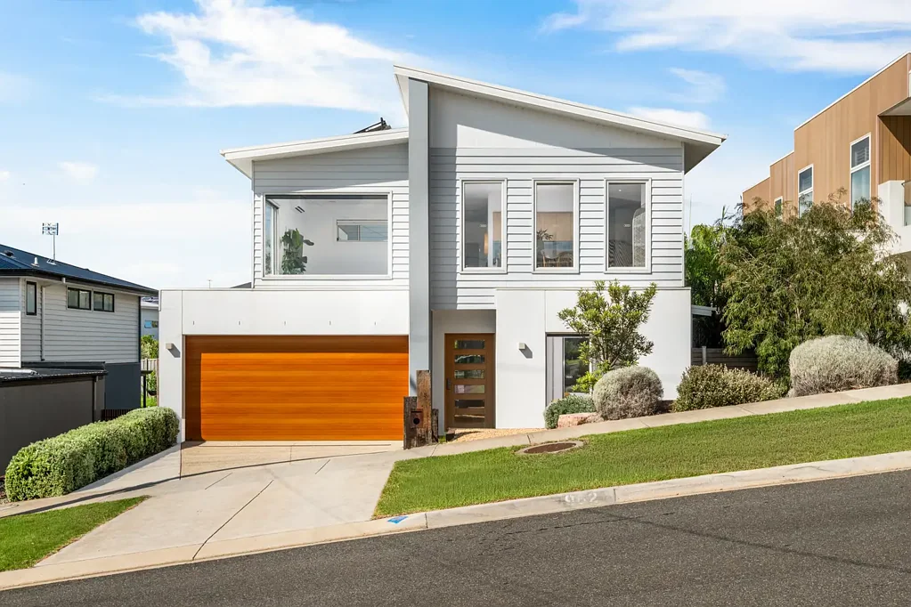 Portarlington 3 Slaapkamer A Statement in Coastal Living with Sweeping Bay Vistas