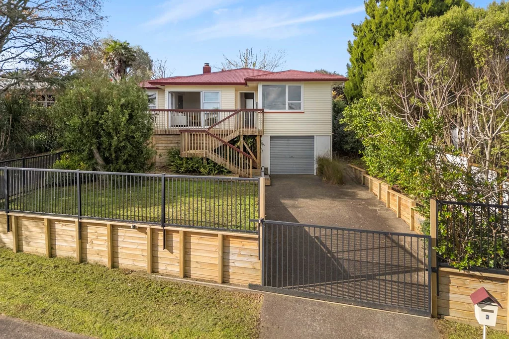 Te Atatu South 3ਬੈੱਡਰੂਮ Vacant, Inviting offers