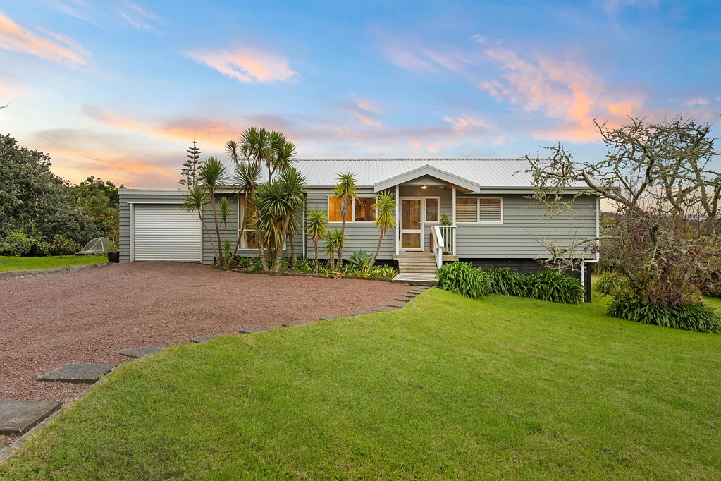 Glen Eden 3房  Park-Like Living