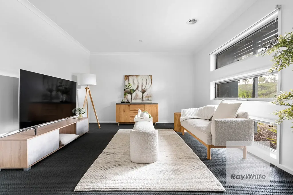 28 Greenhaven Gardens, South Morang, VIC 3752