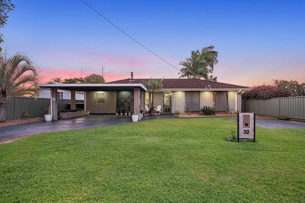 Tanilba Bay 5 Bedroom Entertain Family & Friends, In This Amazing Family Home !