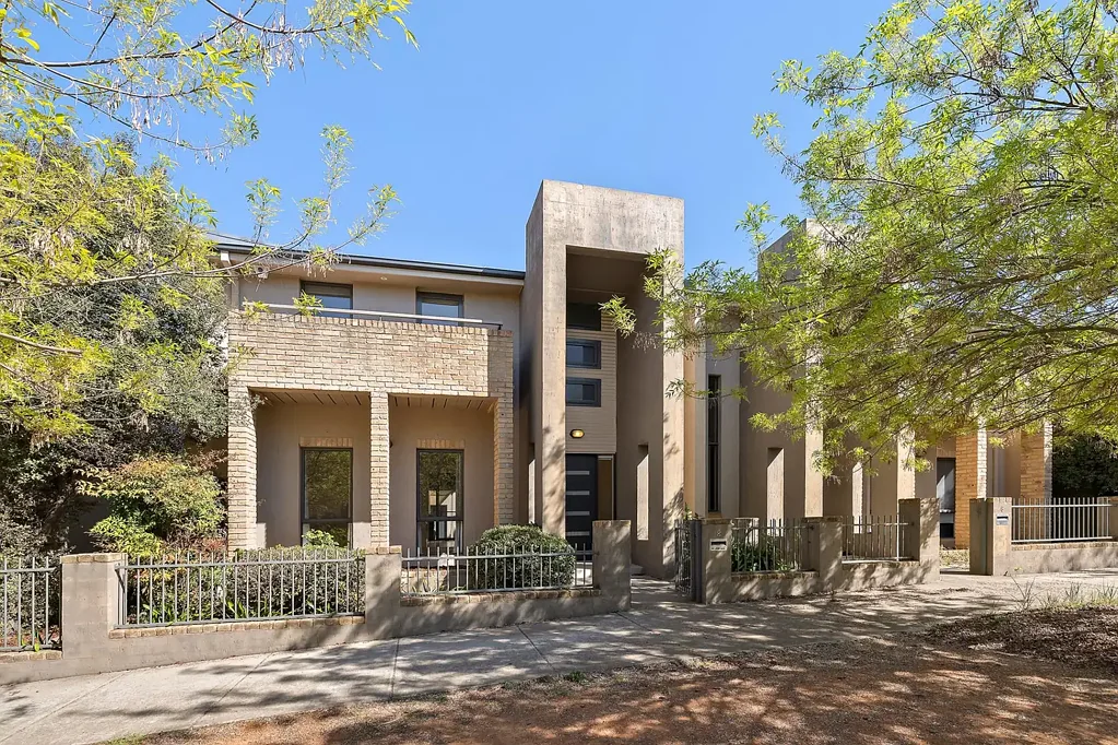 Gungahlin 4Habitaciones Two Spaces. One Smart Opportunity