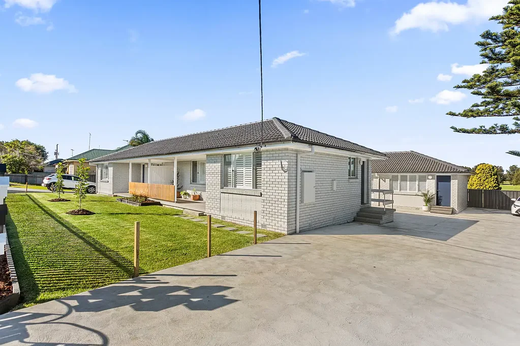 EASY-CARE COASTAL LIVING IN A CONVENIENT WARILLA SETTING