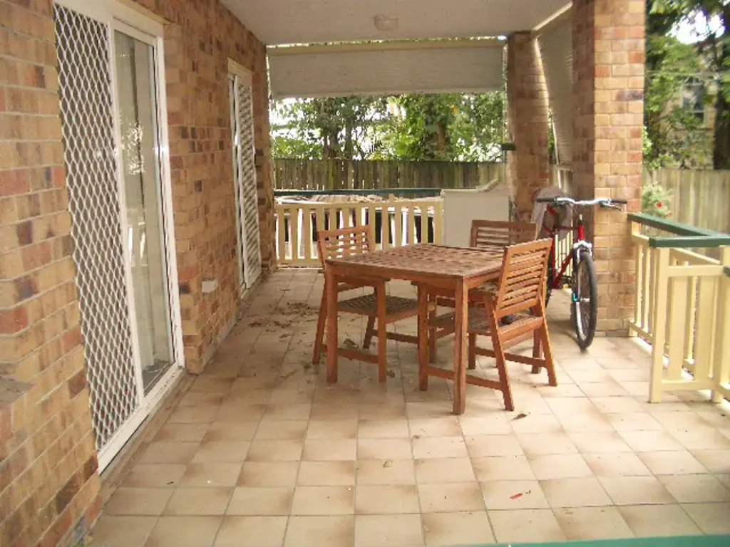 GROUND FLOOR UNIT IN CENTRAL GREENSLOPES LOCATION