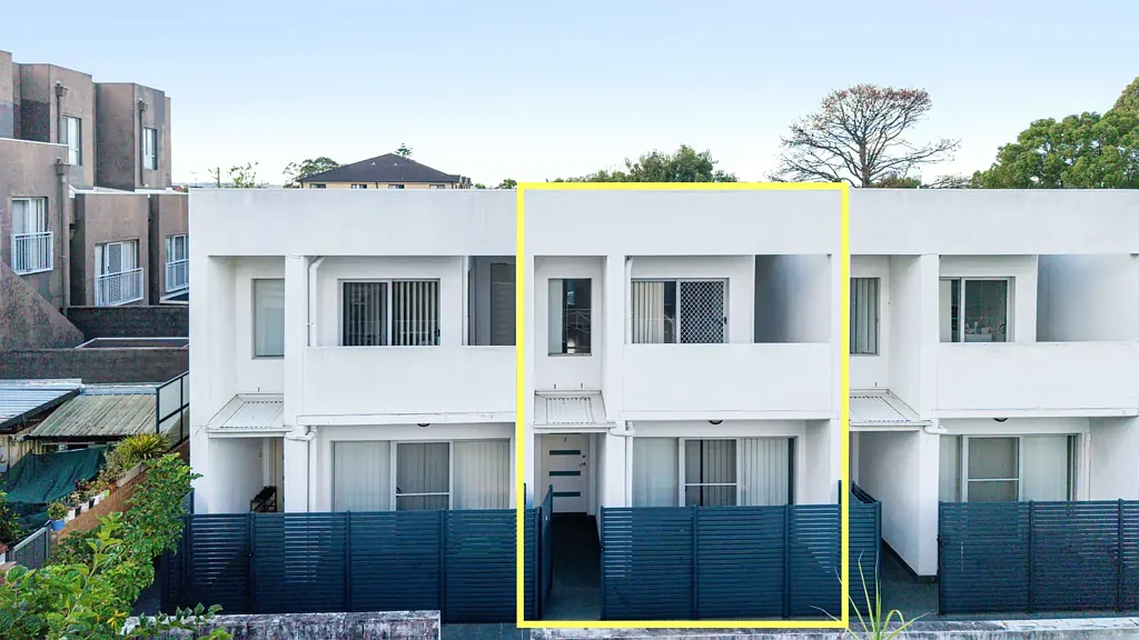 Lidcombe 3Habitaciones Tranquil Full-Brick Townhouse: Ultimate Convenience Meets Modern Living