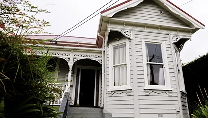住着全国最豪公屋，和流行天后做邻居，她却建议KO把房子卖了
