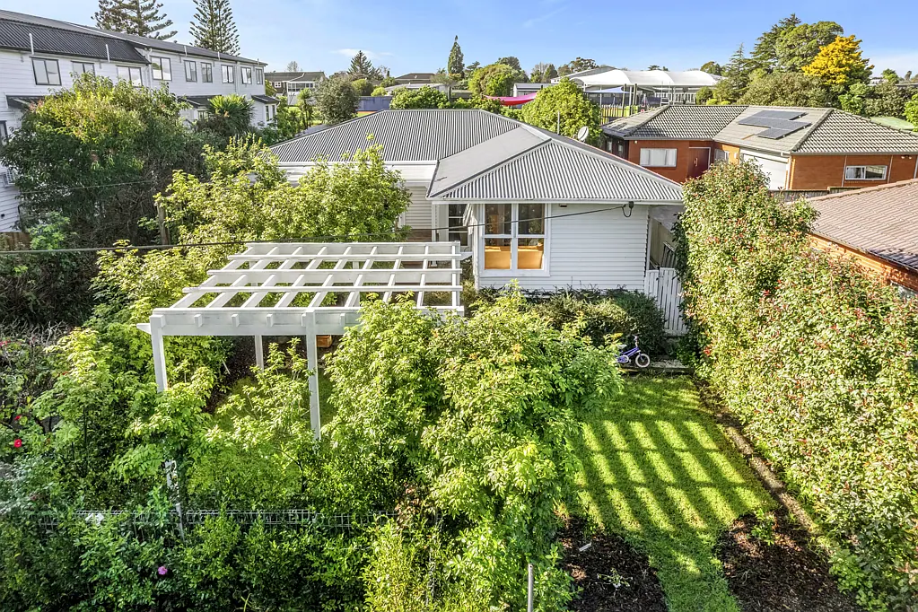 15 Kingdale Road, Henderson, Waitakere City, Auckland