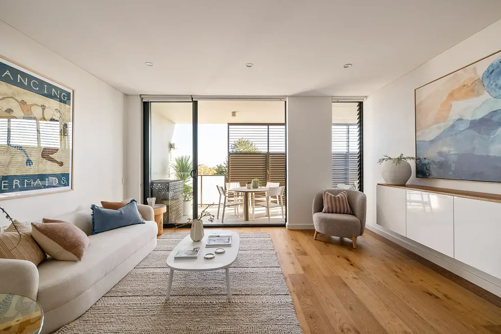 Gladesville 2chambre Contemporary apartment with oversized balcony and sweeping views