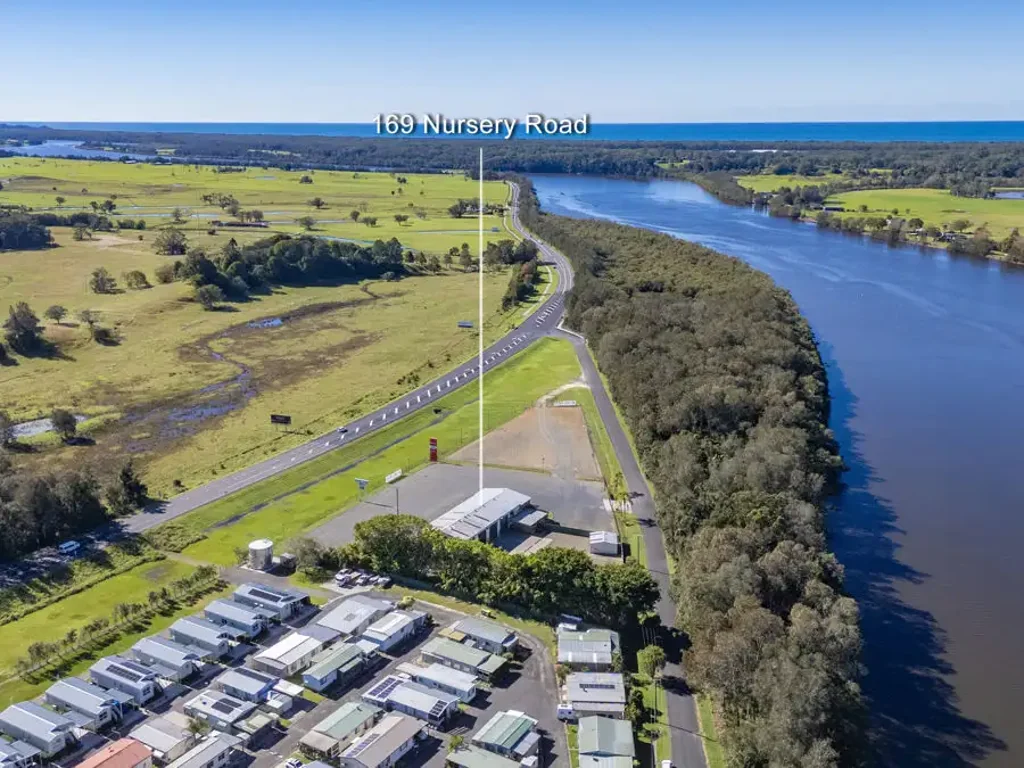 North Macksville 12房  Exclusive Position Primed for Residential or Commercial (STCA)....