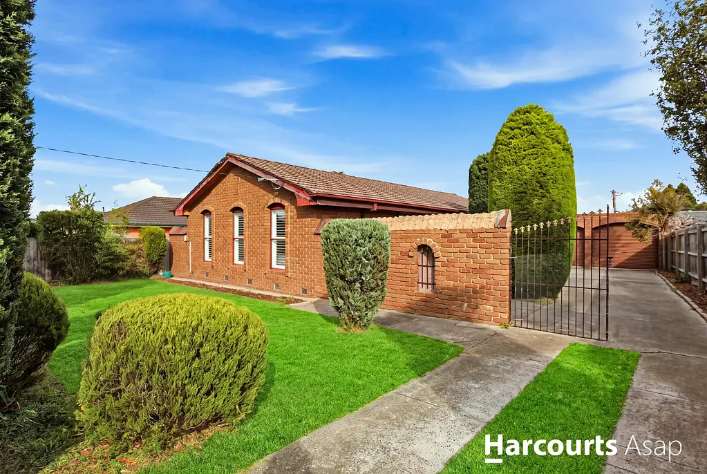 Dandenong North 3房 Dandenong North：坚固、时尚、潜力无限 Solid, Stylish & Full of Potential in Dandenong North