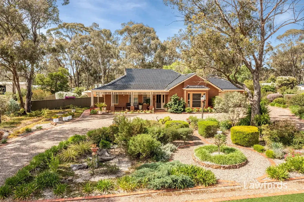 20 Forest Drive, Ascot, VIC 3551