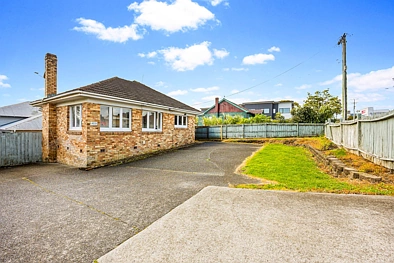 Newly Renovated Three Bedroom In Good Location
