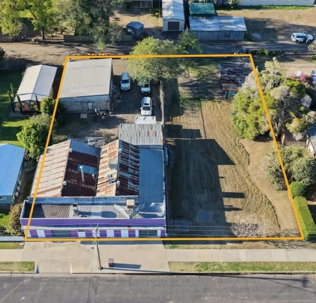 Goondiwindi Commercial gem located on the main street.