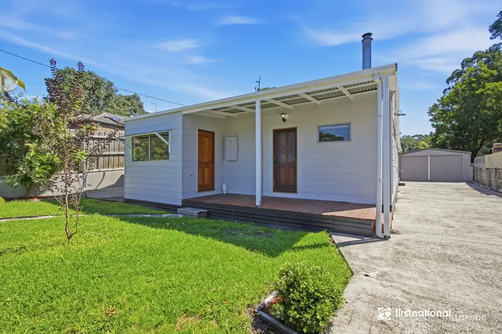 Yallourn North 3房  Private Foothills Cottage with Space, Views & Shed