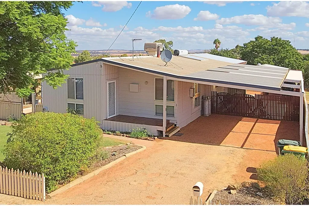 16 Ackland Street, Wongan Hills, WA 6603