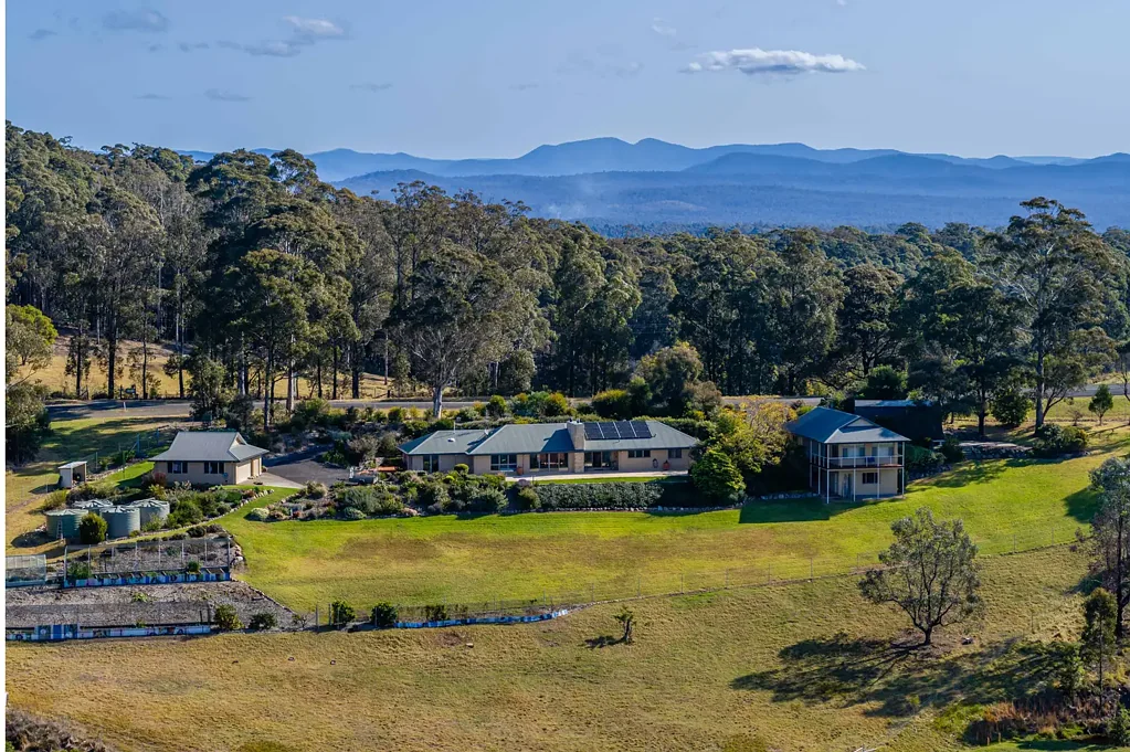 Malua Bay 4 Bedroom SIMPLY SENSATIONAL